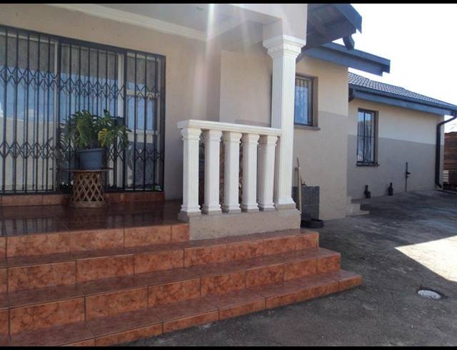 3 BEDROOM HOUSE FOR SALE IN DOBSONVILLE EXT 3